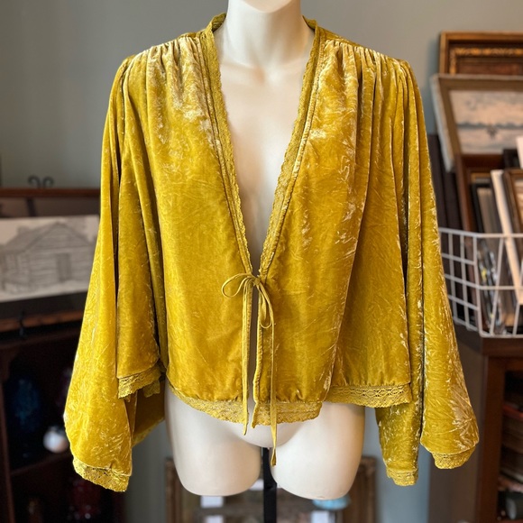 FREE PEOPLE GOLD VELVET OVERSIZED BED JACKET SIZE XS - Picture 1 of 16